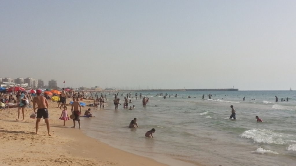 חוף אשדוד - האם המצילים יפתחו בשביתה?