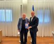 "ציוני כל הדרך": ראש העיר לשעבר אריה אזולאי העניק את ספרו לראש העיר ד"ר לסרי