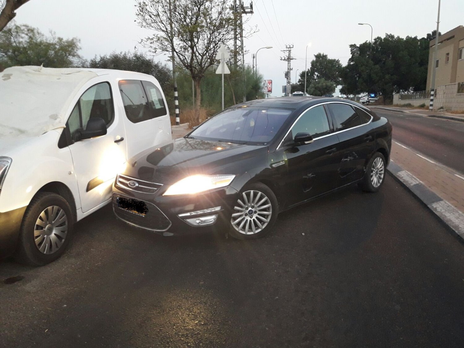 רכב החשודים לאחר שנעצר בקרית מלאכי - קרדיט קבוצת החדשות באשדוד