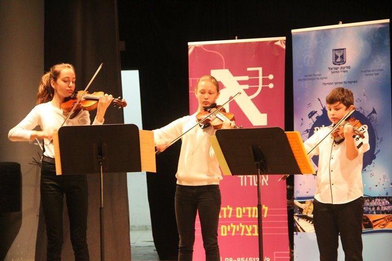 הנגנים הצעירים של אקדמא אשדוד. צילום: פוש אפ גירלס