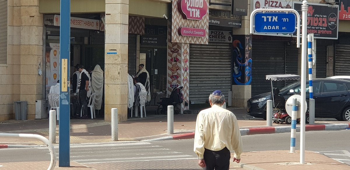 סטייל חדש שרץ  באשדוד - בתי כנסת בתוך חנויות 