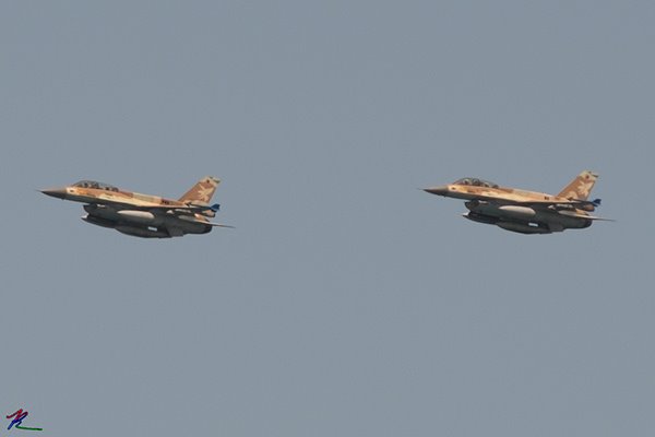 מטס חיל האוויר באשדוד | צילום: רוי לוי