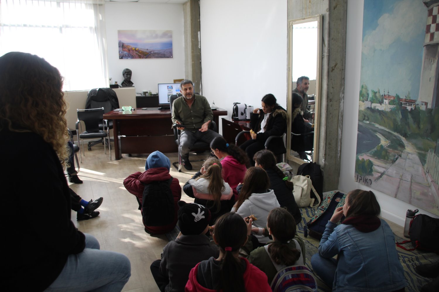 עיתונאים צעירים בביקור במשרדי אשדוד נט