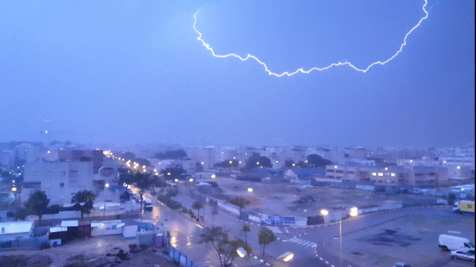 מופע ברקים הלילה באשדוד (צילום: אלירן בשארי)