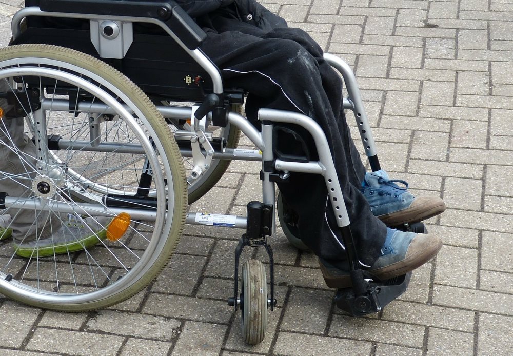 אילוסטרציה נכה בכיסא גלגלים: falco from Pixabay 