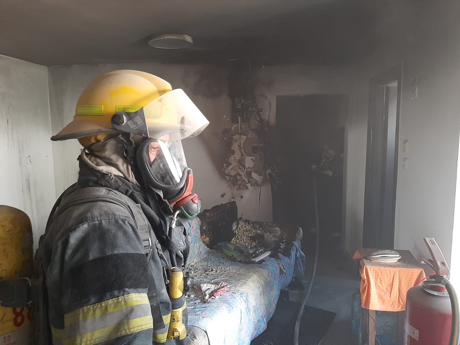 שריפה בדירה באשדוד. קרדיט: תיעוד מבצעי כבאות והצלה