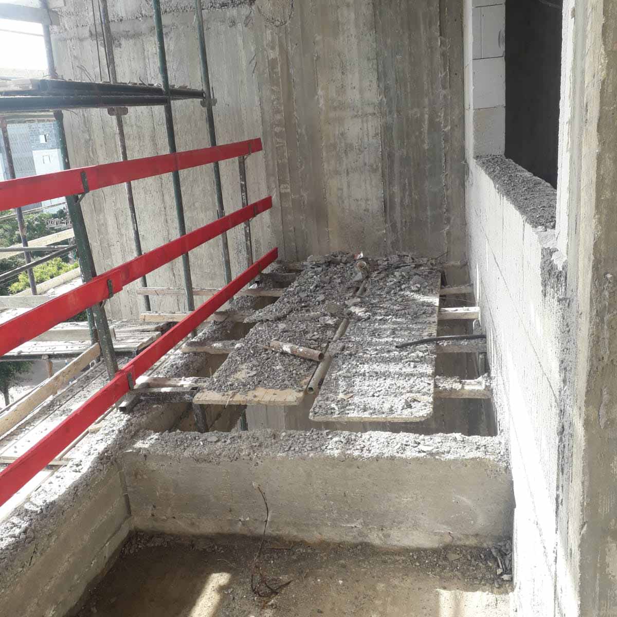 ליקויי בטיחות באתר בנייה באשדוד. צילום: מינהל הבטיחות במשרד העבודה