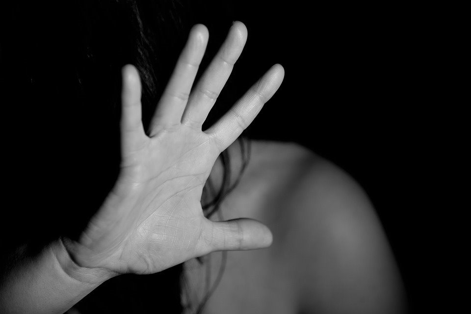 אילוסטרציה - אישה מוכה, אלימות במשפחה. קרדיט: Pixabay