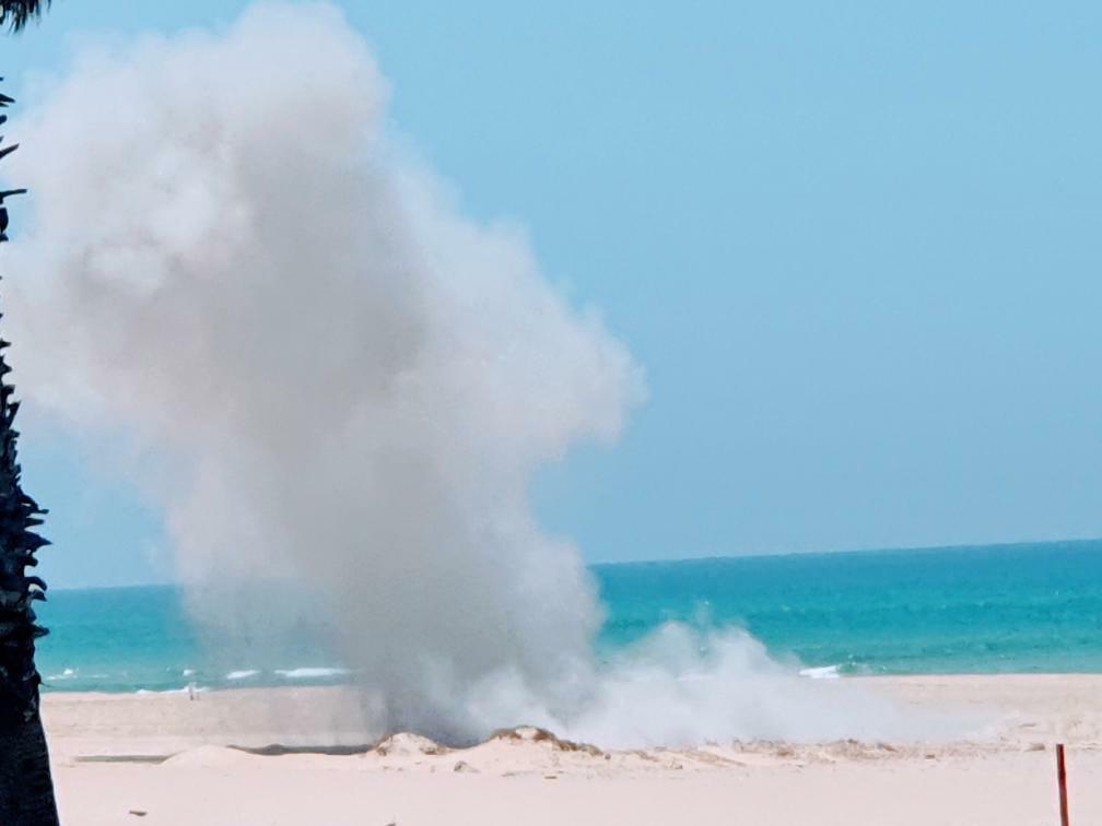 פיצוץ טיל בחוף י"א - קרדיט למתי סולומון