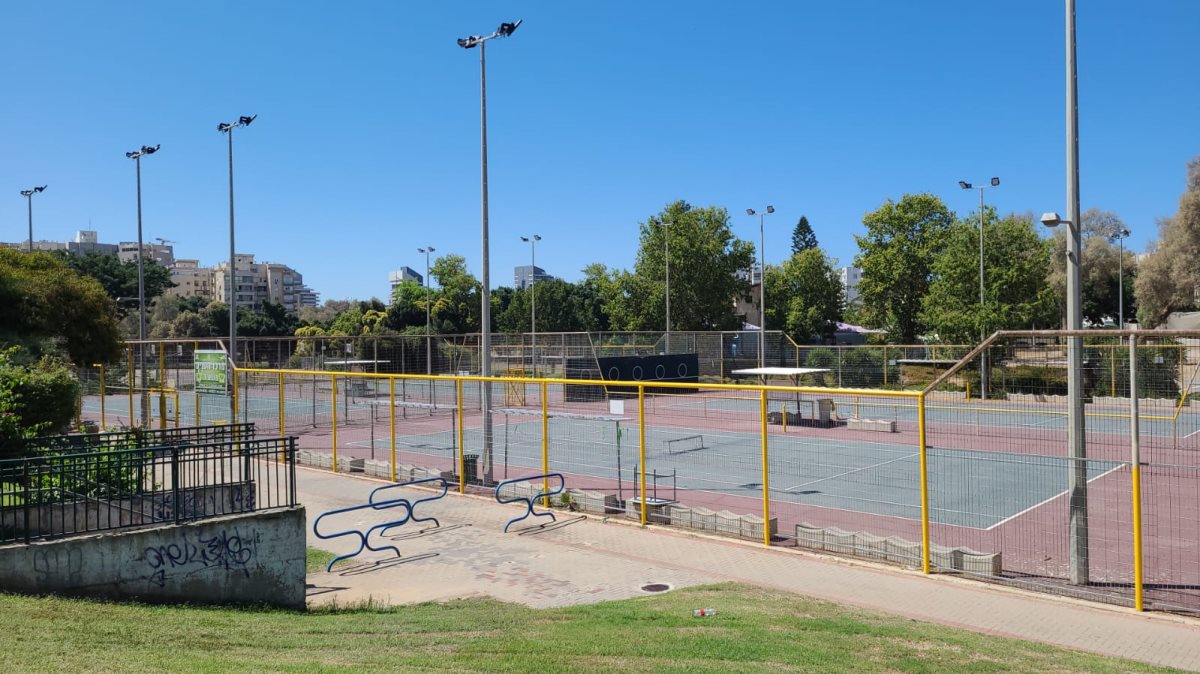 מגרש הטניס ברובע ד'. צילום באדיבות התושבים