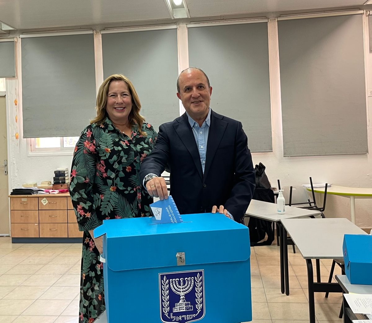 ראש העיר ורעייתו בקלפי