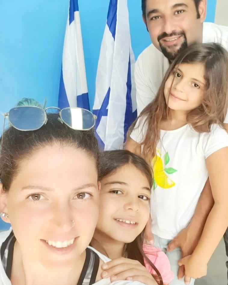 המשנה לראש העיר יניב קקון, רעייתו ובנותיו