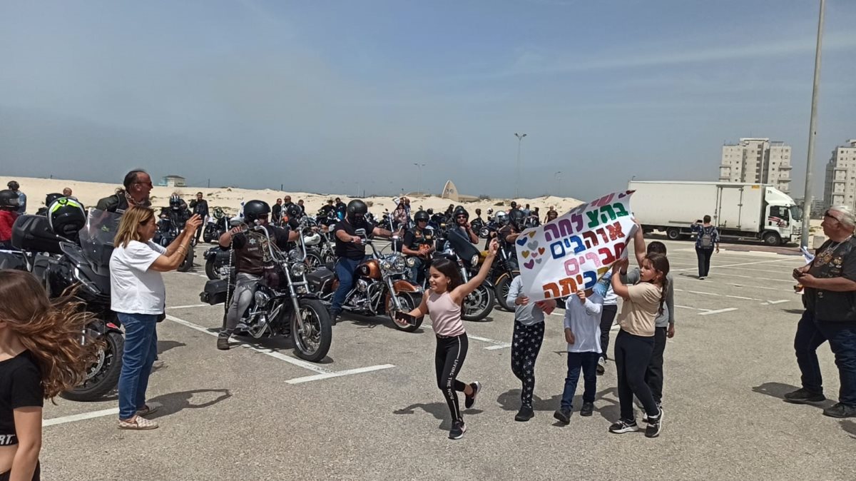שיירת האופנוענים בחוף אשדוד
