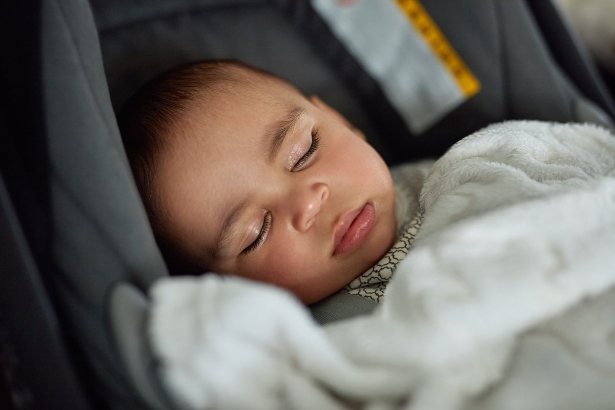 אילוסטרציה - תינוק ישן ברכב, שכחת ילדים. קרדיט: freepik