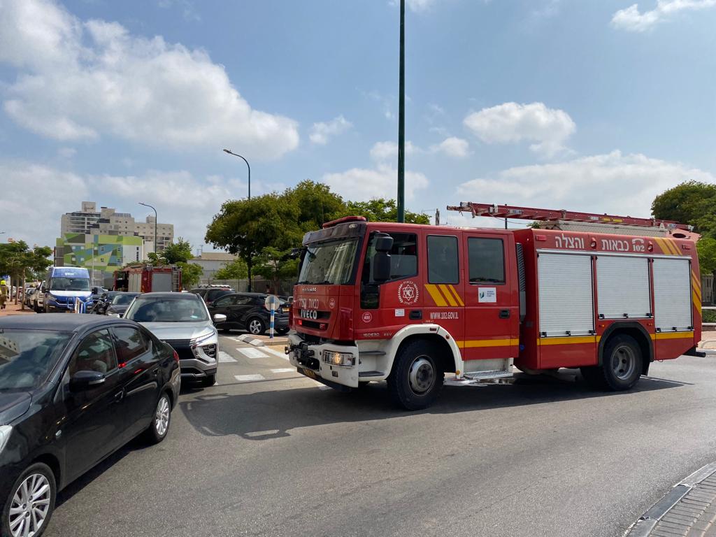 כוחות כבאות והצלה בזירה