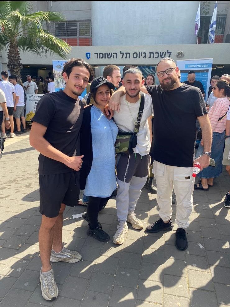 באדיבות משפחת לבז