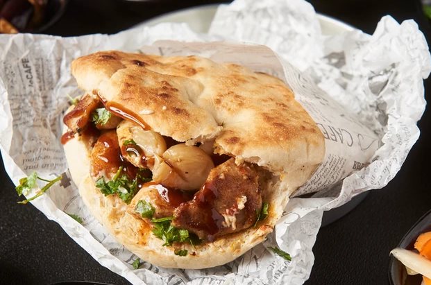 כישופים בתוך הפרנה בפרנה של אימא