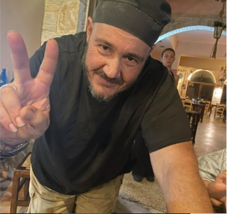 יורגוס במסעדה שלו - Faros Meet 