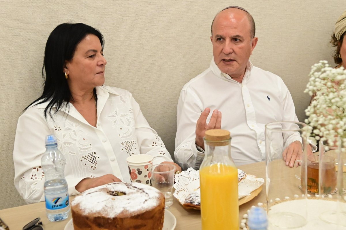 ראש העיר וראשת מינהל החינוך באשדוד (צילום: אורי קריספין)