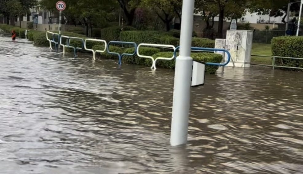 הצפה במהלך השבת באשדוד (צילום: רוסלנה רוזנברג)