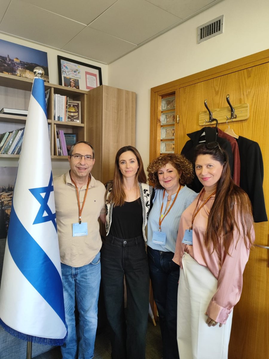 באדעבות המצלומים