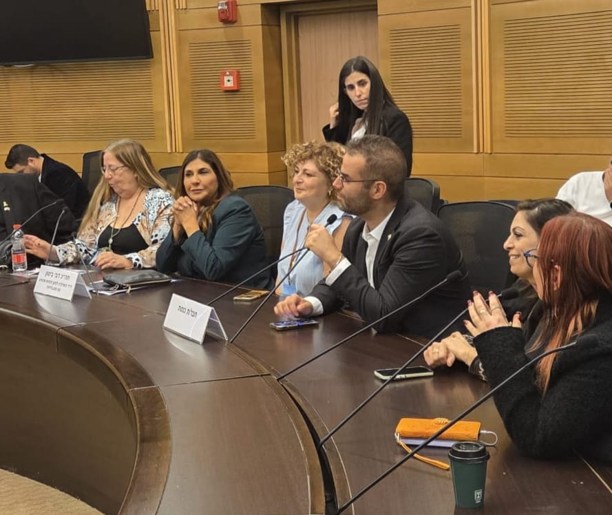 באדיבות המצלומים