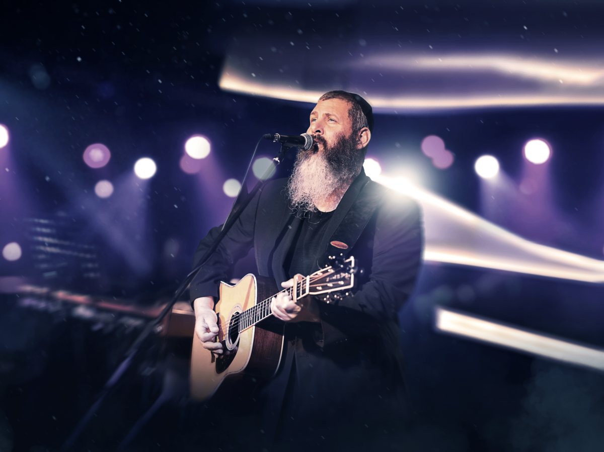 הזמר והיוצר עדי גביסון. קרדיט_ שמואל עמית