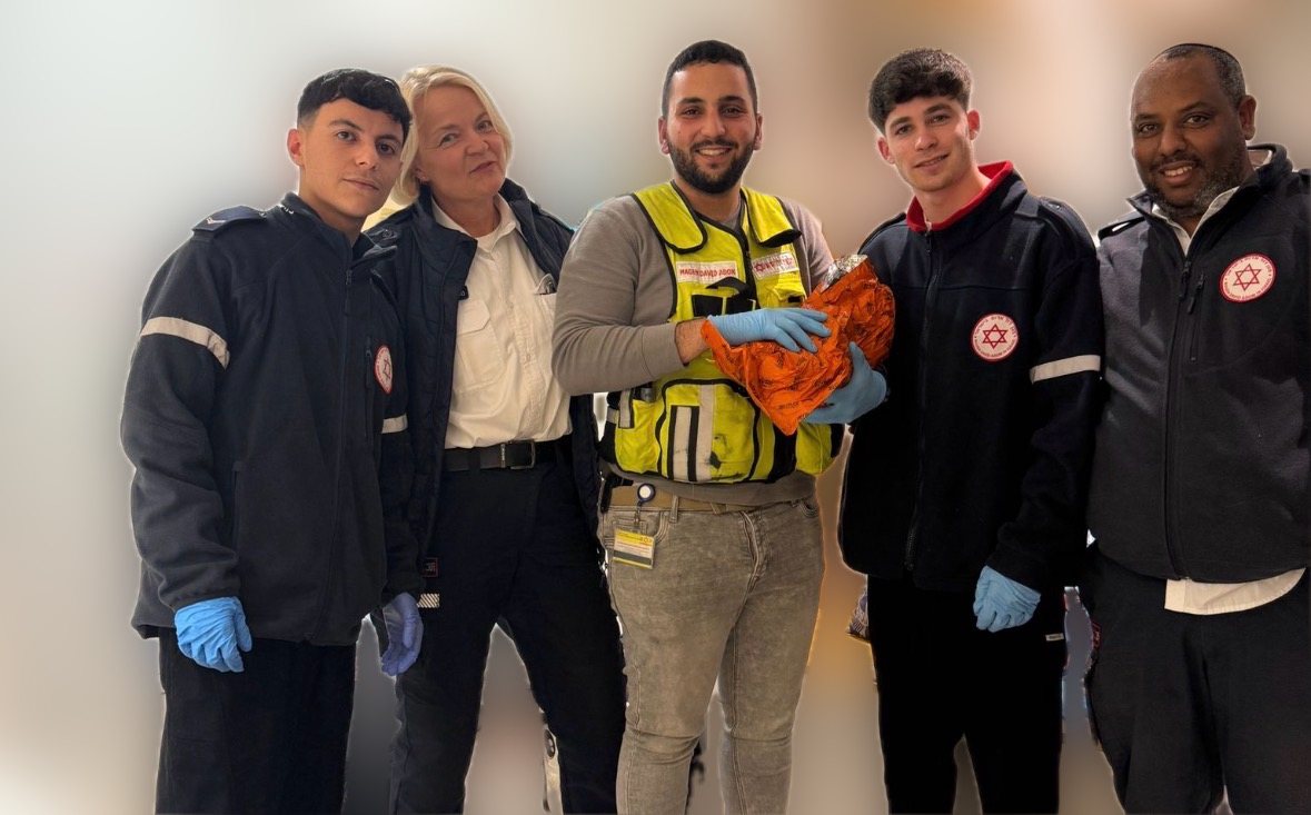 צוותי מד״א שיילדו אישה בביתה באשדוד