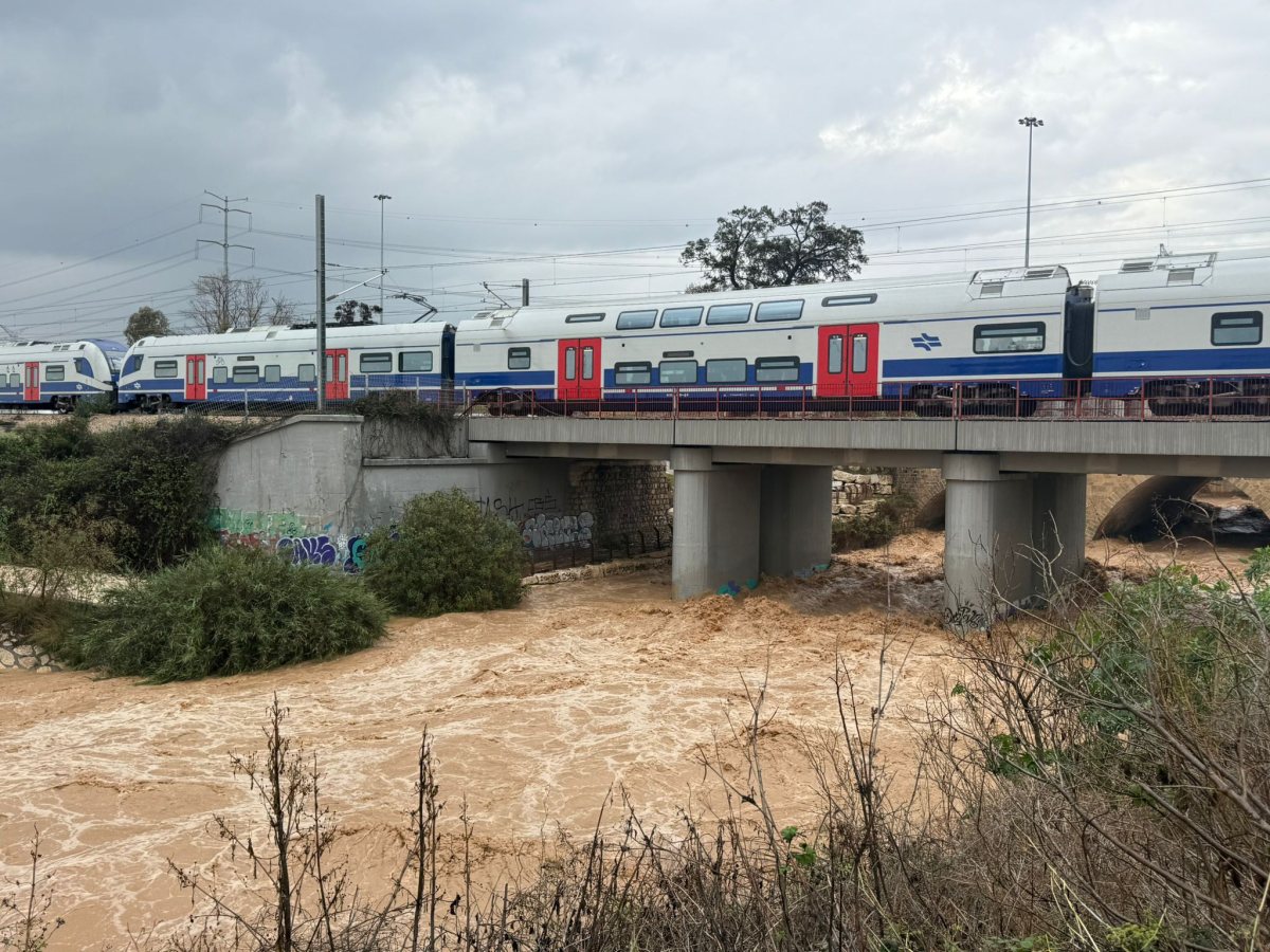נחל לכיש זורם בעוצמה (צילום: שמואל דוד)