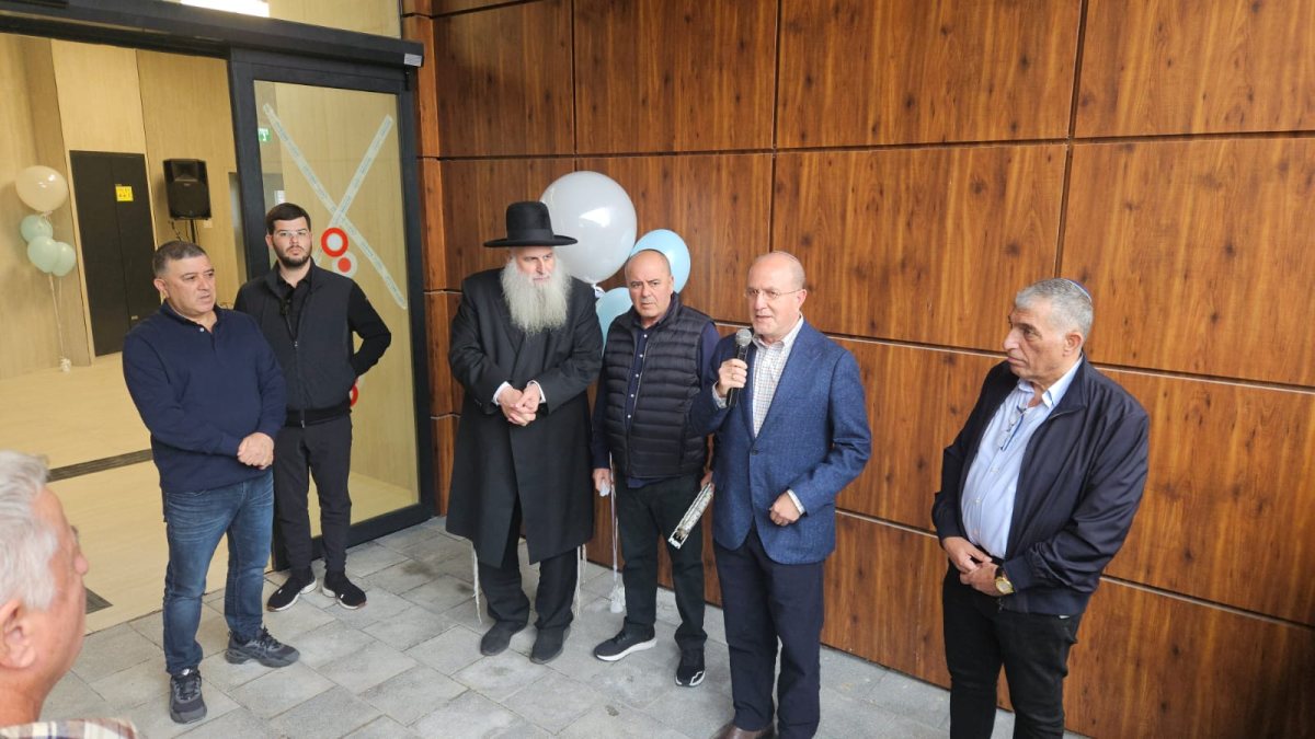 קובעים מזוזה, ראש העיר, הרב מאיר עמר והיזמים