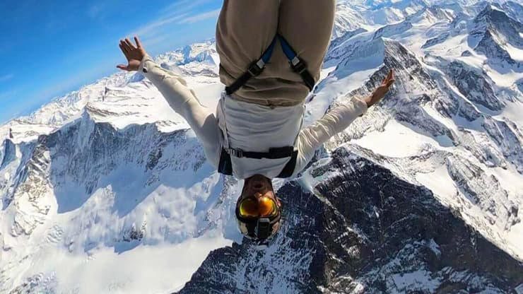 סרגיי שפיצין מרחף