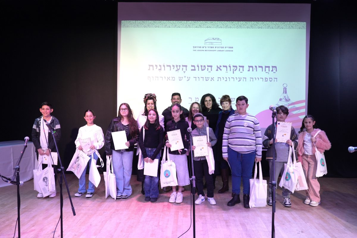 תמונה קבוצתית של המתמודדים בתחרות צילום מייק אדרי