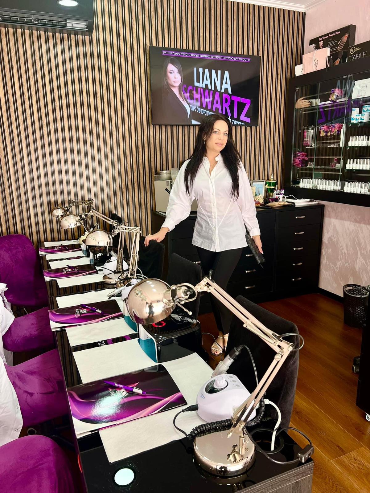 ליאנה שוורץ האקדמיה לציפורניים אשדוד