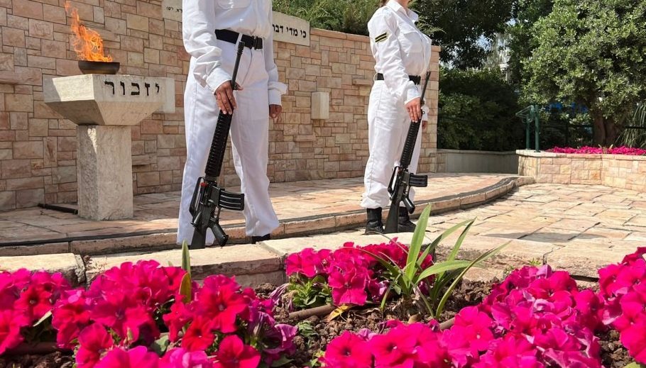 בית העלמין הצבאי באשדוד (צילום מהטקס בשנה שעברה - אורי קריספין)