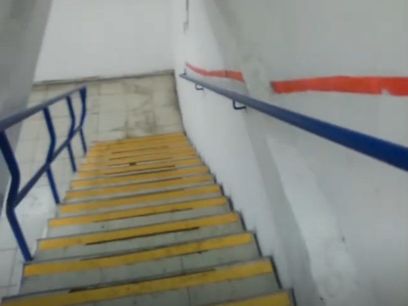 הירידה למקלט הציבורי ברחוב המעפילים