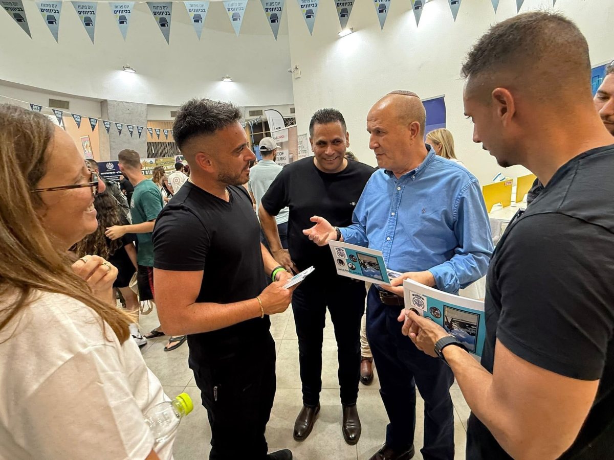 ראש העיר במרכז כיוונים (צילום: שמואל דוד)