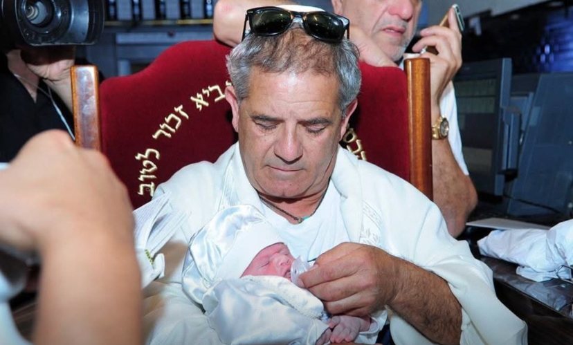 מרקו ז״ל, בעת ששימש סנדק לנכדו