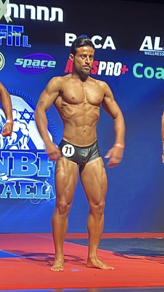 בן שירי בתחרות פיתוח גוף (צילום עצמי)
