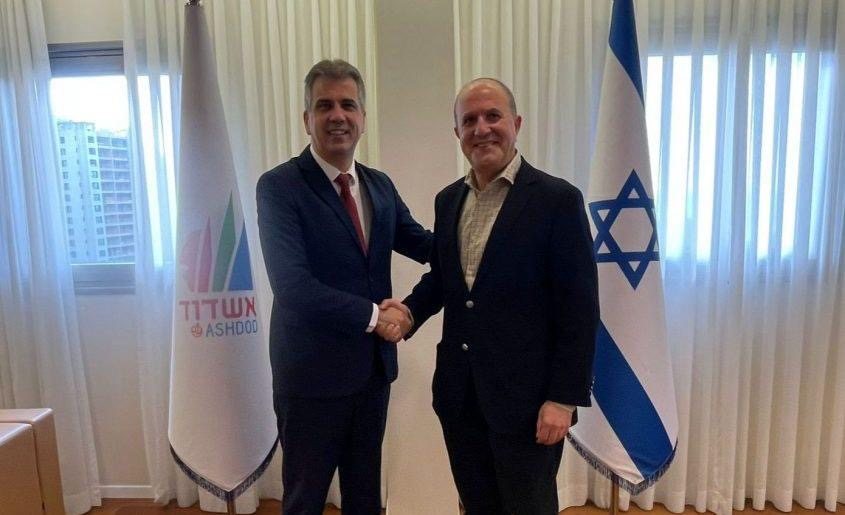 שר האנרגיה אלי כהן עם ראש העיר יחיאל לסרי