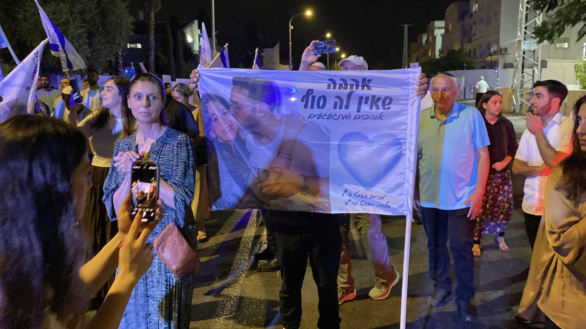 הכנסת ספר תורה לזכרו של שלמה חזוט הי"ד (צילום: עופר אשטוקר - אשדוד נט)