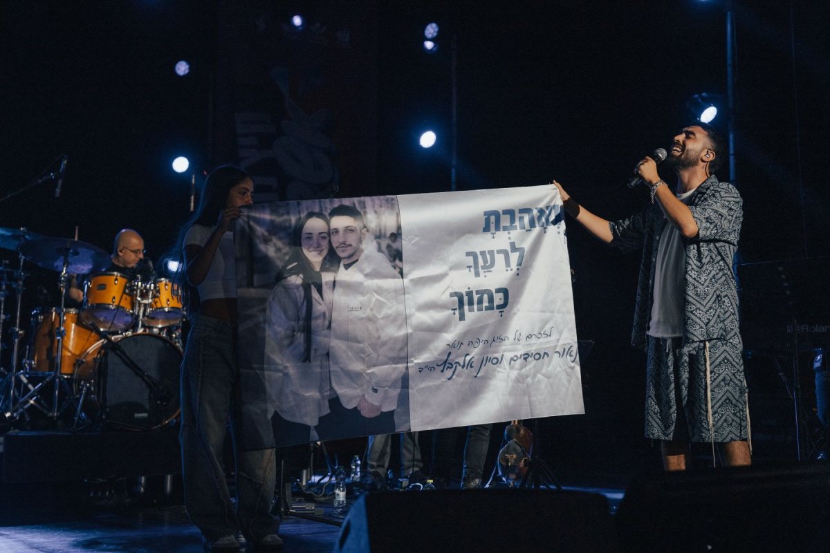 בן צור במחווה מרגשת 1-צילום אלון גורגי