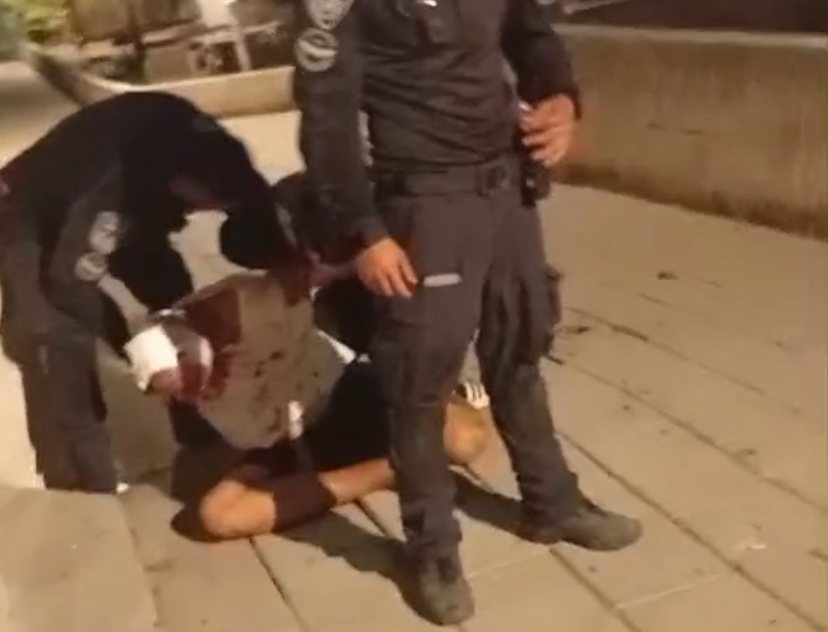 רגעי המעצר כפי שצילמו שכנים ברחוב הרב שאולי