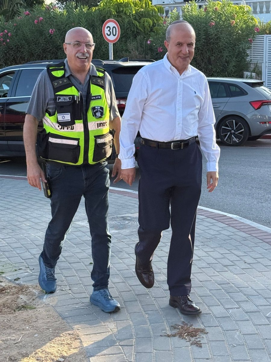 איטח עם ראש העיר לסרי