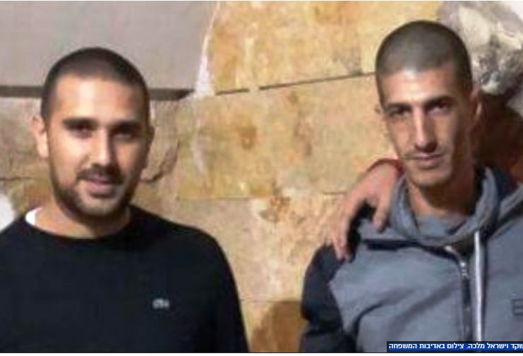 דרור שקד מימין וישראל מלכה המנוח משמאל