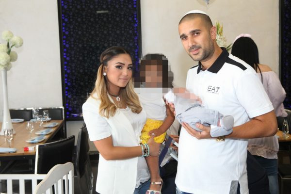 ישראל מלכה ז"ל עם מאי מוריה ושני ילדיהם