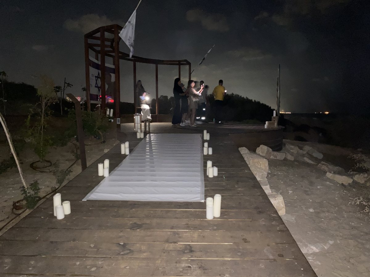 מצפה כפי שהוא נראה בלילה