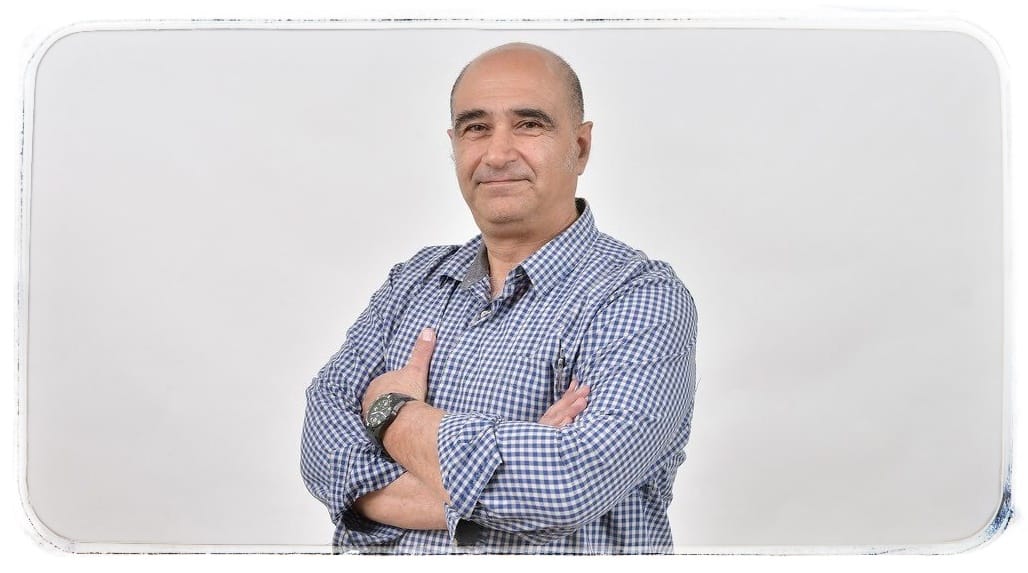 מרצה הסדרה עופר ישראלי-צילום סטודיו עננים