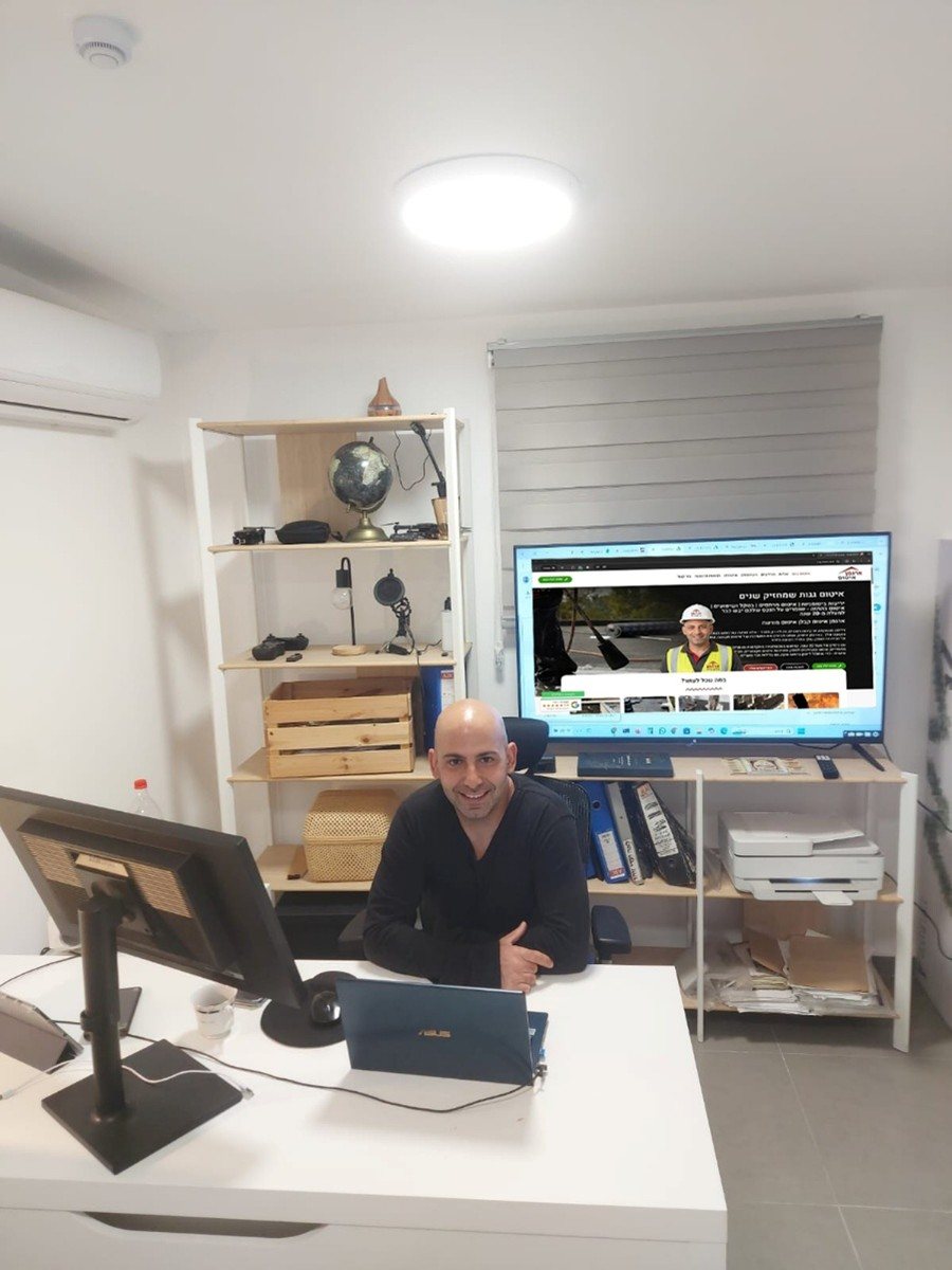 אסי לינקר יועץ איטום מטעם חברת ארגמן