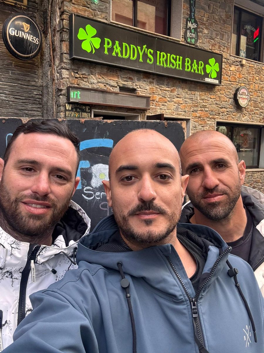 החברים - מיכאל חיון, אורי ספקטור ומאור אסייג - במועדון 