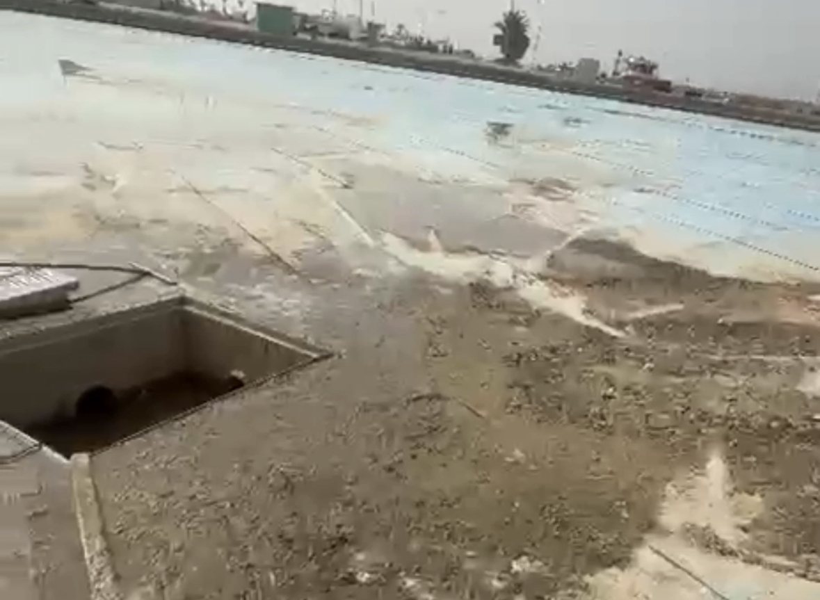 בוץ באגם במרינה